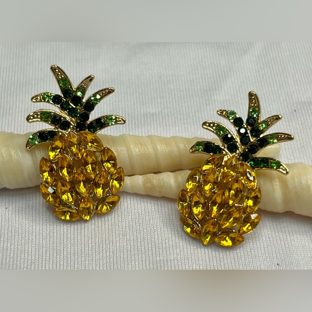 GOLD STUD EARRINGS PINEAPPLE RHINESTONE